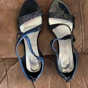Black sparkly shoes, great for your little ones!